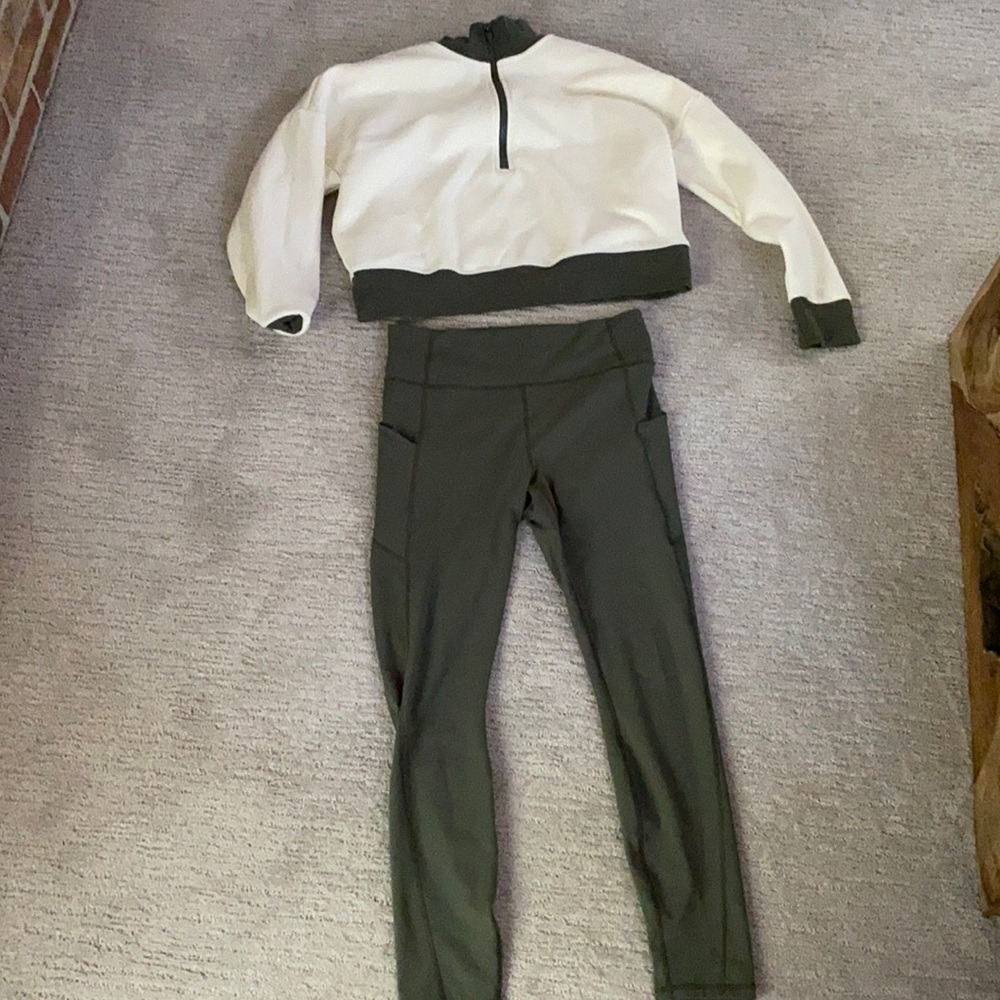 Fabletics workout set medium too large bottoms